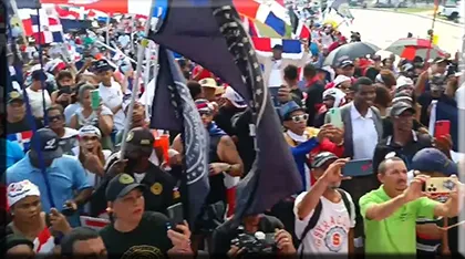Marcha en la Plaza de la Bandera en Contra de la Invasión Haitiana 1