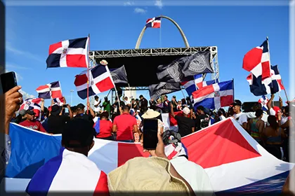 Protesta en Plaza de la Bandera exige mayor control migratorio sobre haitianos